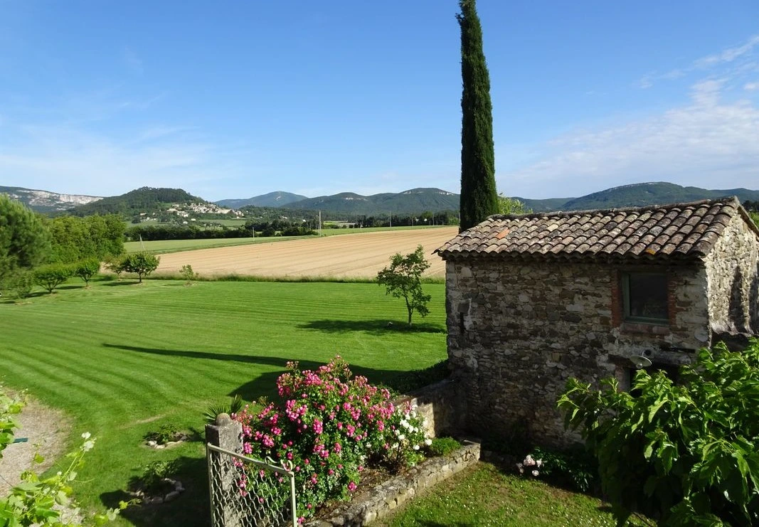 Ancienne ferme rénovée du XIXᵉ siècle en Drôme Provençale - France — photo 6