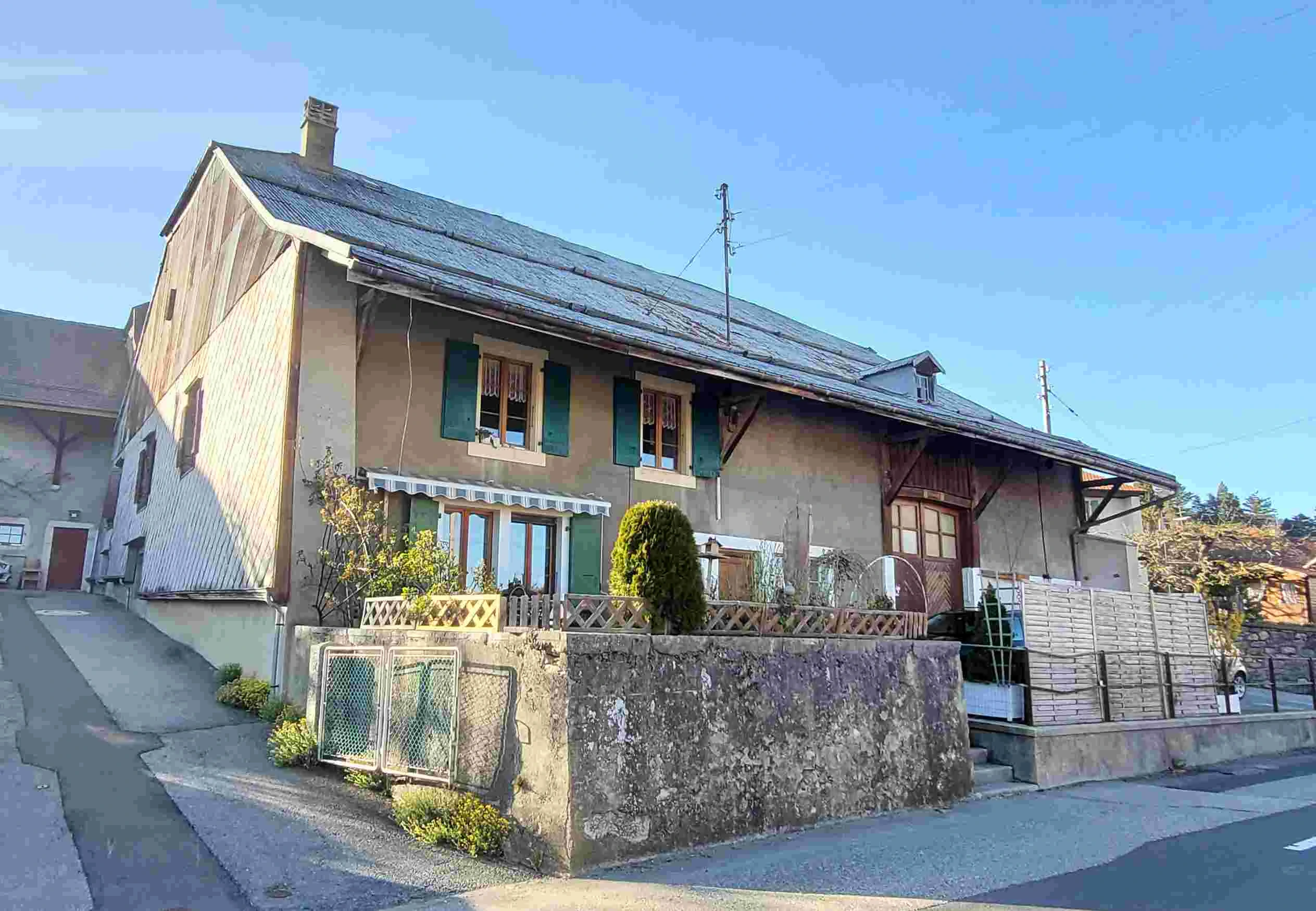 Maison de caractère à vendre – 7 logements - 2 buro/comm Mont-la-Ville (1148) — photo 3