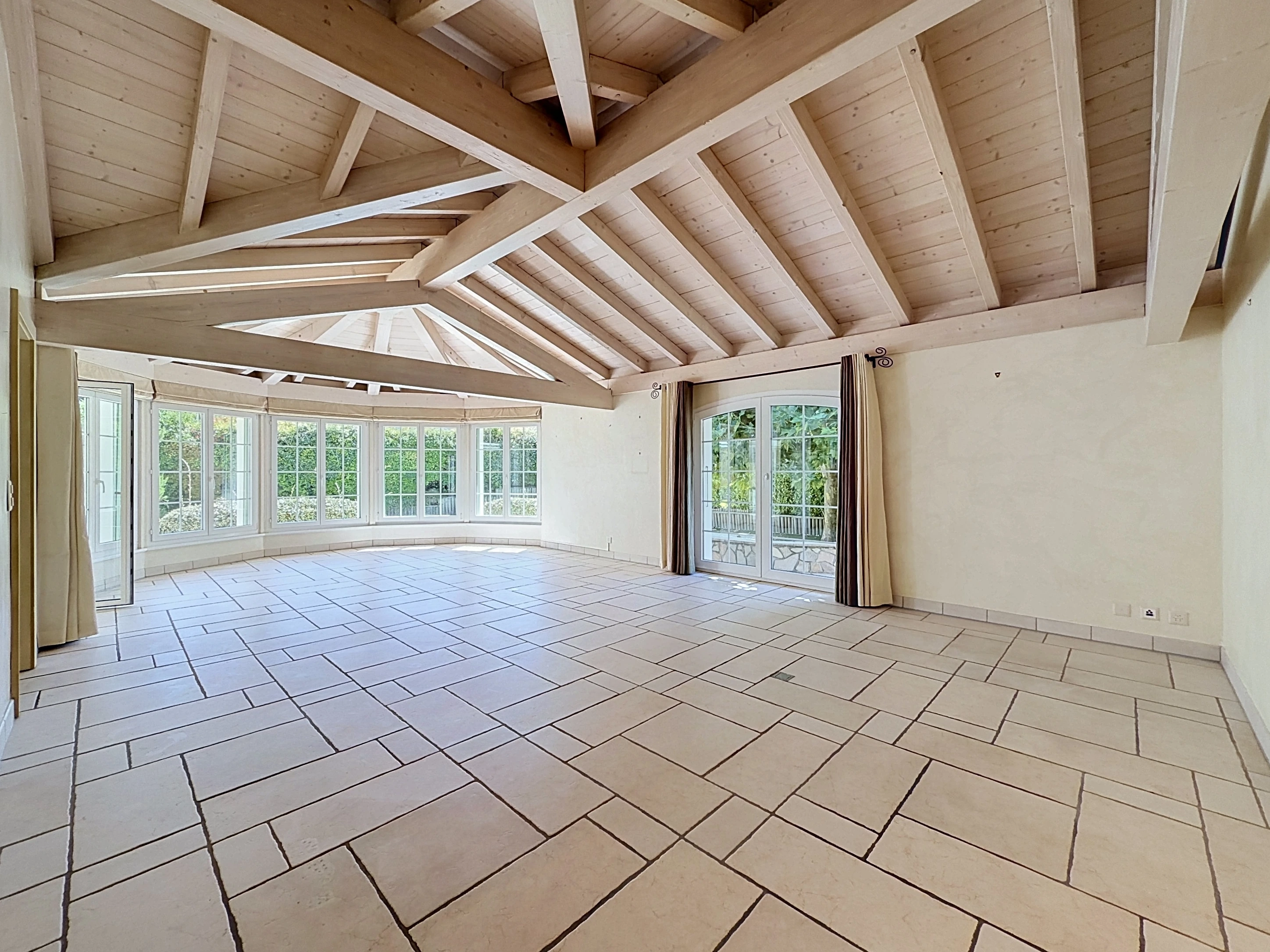 Spacieuse villa 5.5 pièces avec piscine et jardin — photo 2