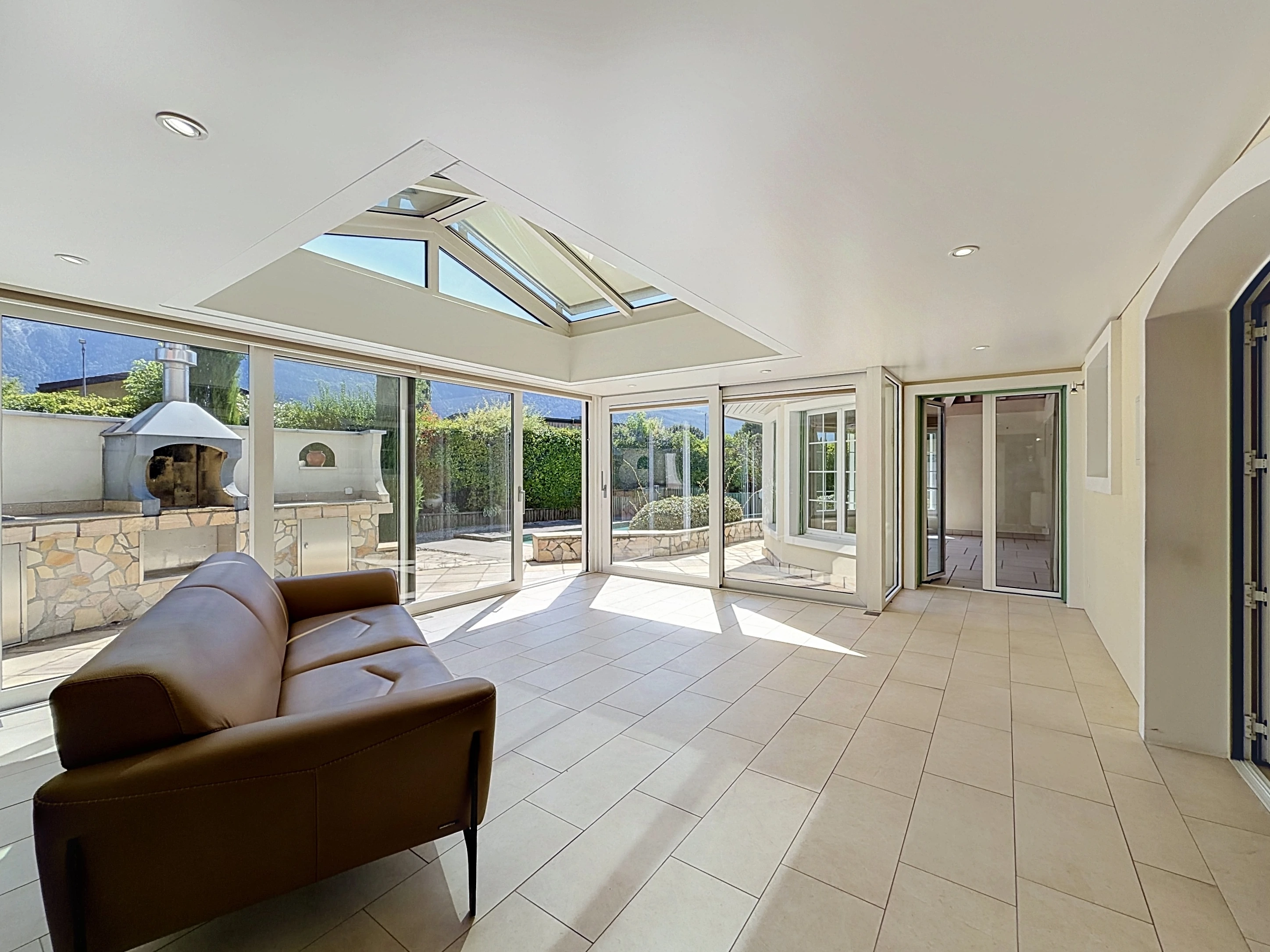 Spacieuse villa 5.5 pièces avec piscine et jardin — photo 6